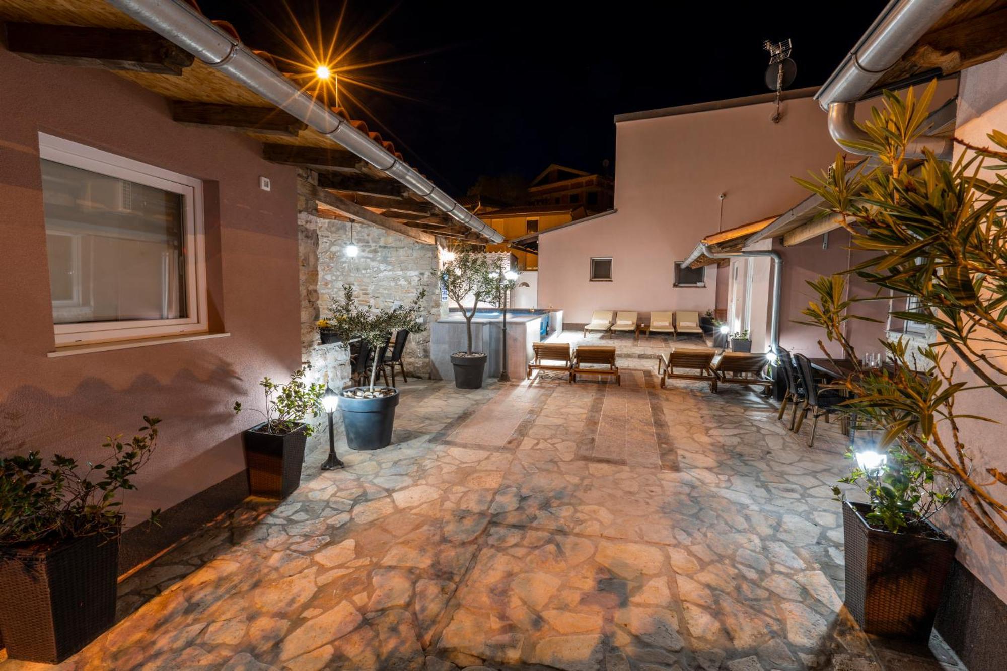 Apartment Anitea Pula Exterior photo